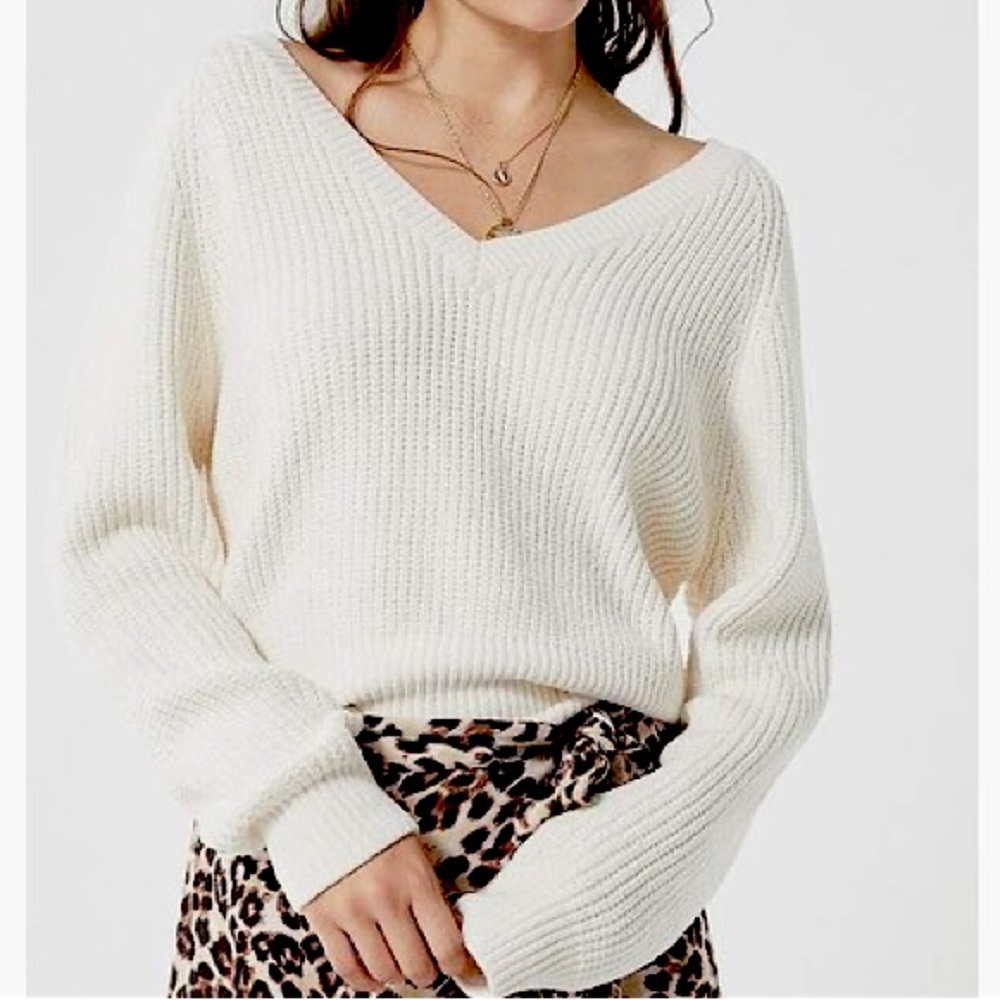Urban Outfitters UO V-Neck Pull-Over Chenille Sweater